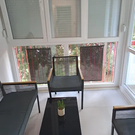 Sunny Moon Apartment *