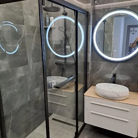 Sunny Moon ספליט